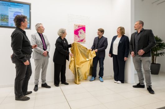 Enthüllung der Gedenktafel von  Dr. Elisabeth Selbert