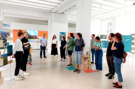 Führung durch die Ausstellung "Gemeinsam für den Freiraum"