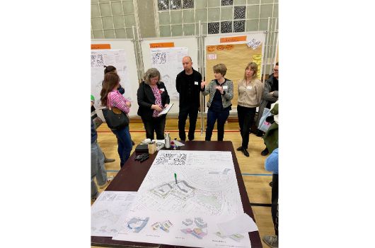 Diskussionen an der Station Städtebau