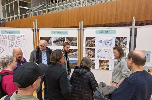 Bürger*innen an der Station Jugend und Freizeit