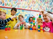 Bei der Ganztagsbetreuung bekommen Grundschulkinder den ganzen Tag Bildung und Betreuung – wie hier am Pfanzeltplatz.