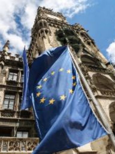 Europa-Flaggen vor dem Münchner Rathaus
