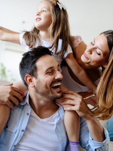 Paar mit Tochter haben Spaß
