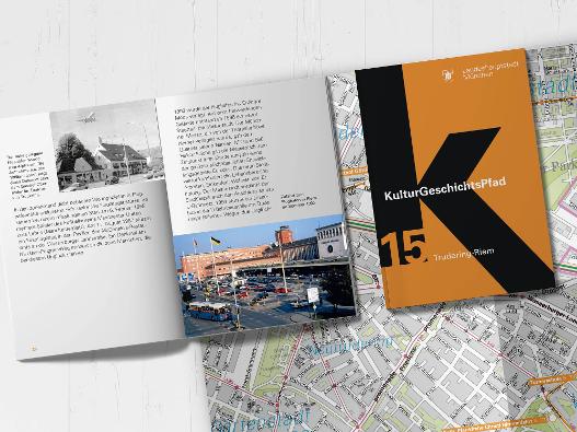 Fotografie der aufgeschlagenen Broschüre des KulturGeschichtspfades Trudering Riem
