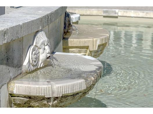Wasserbecken der Kaskadenanlage im Ostfriedhof