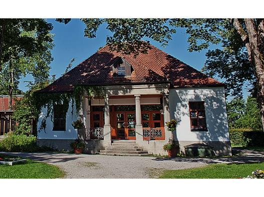 Trauerhalle im Friedhof Aubing