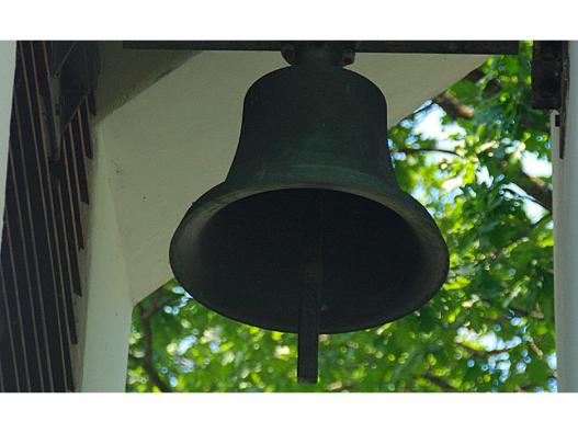 Glocke im Friedhof Aubing